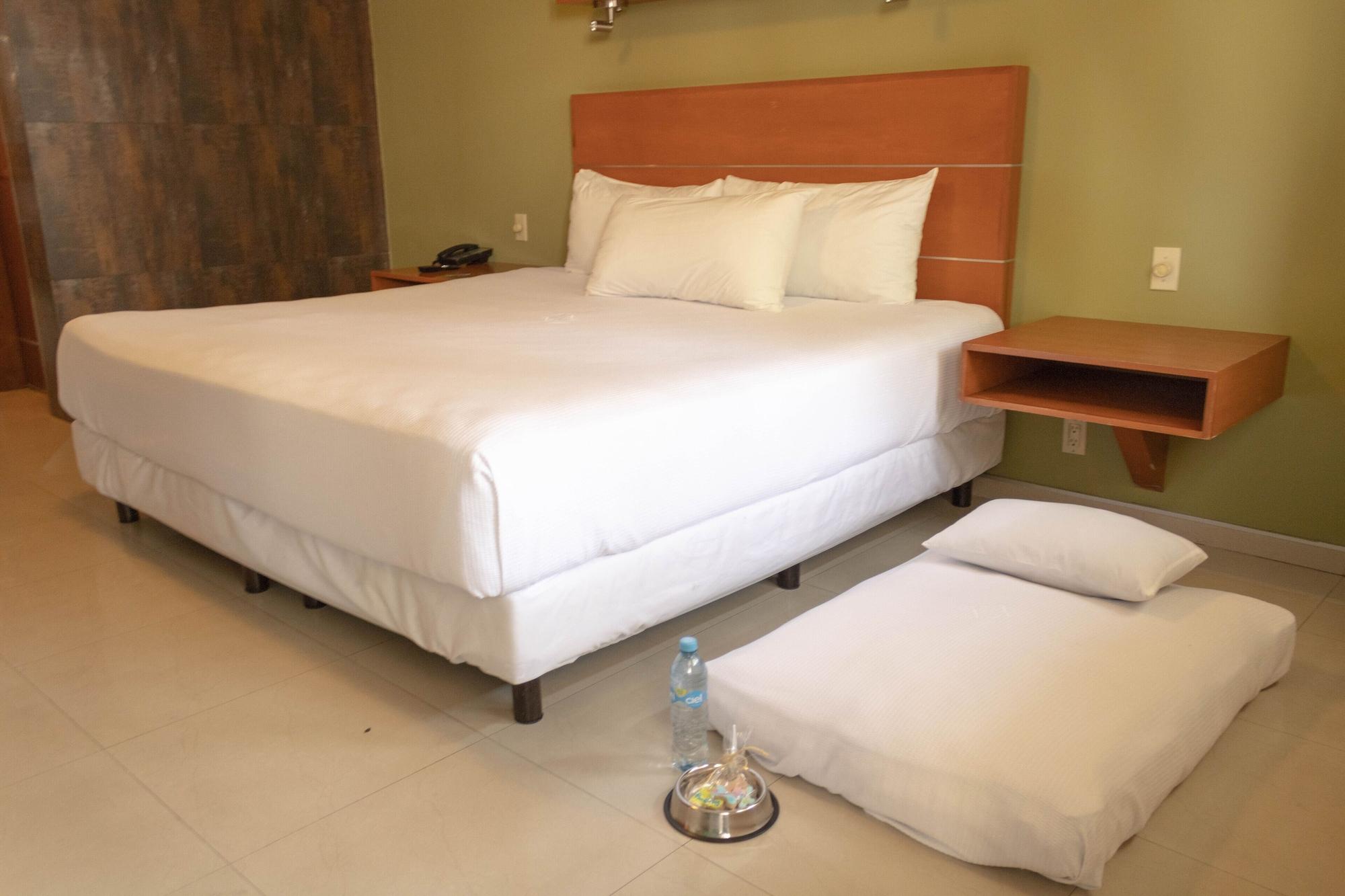 Hotel Calafia Mexicali Kültér fotó