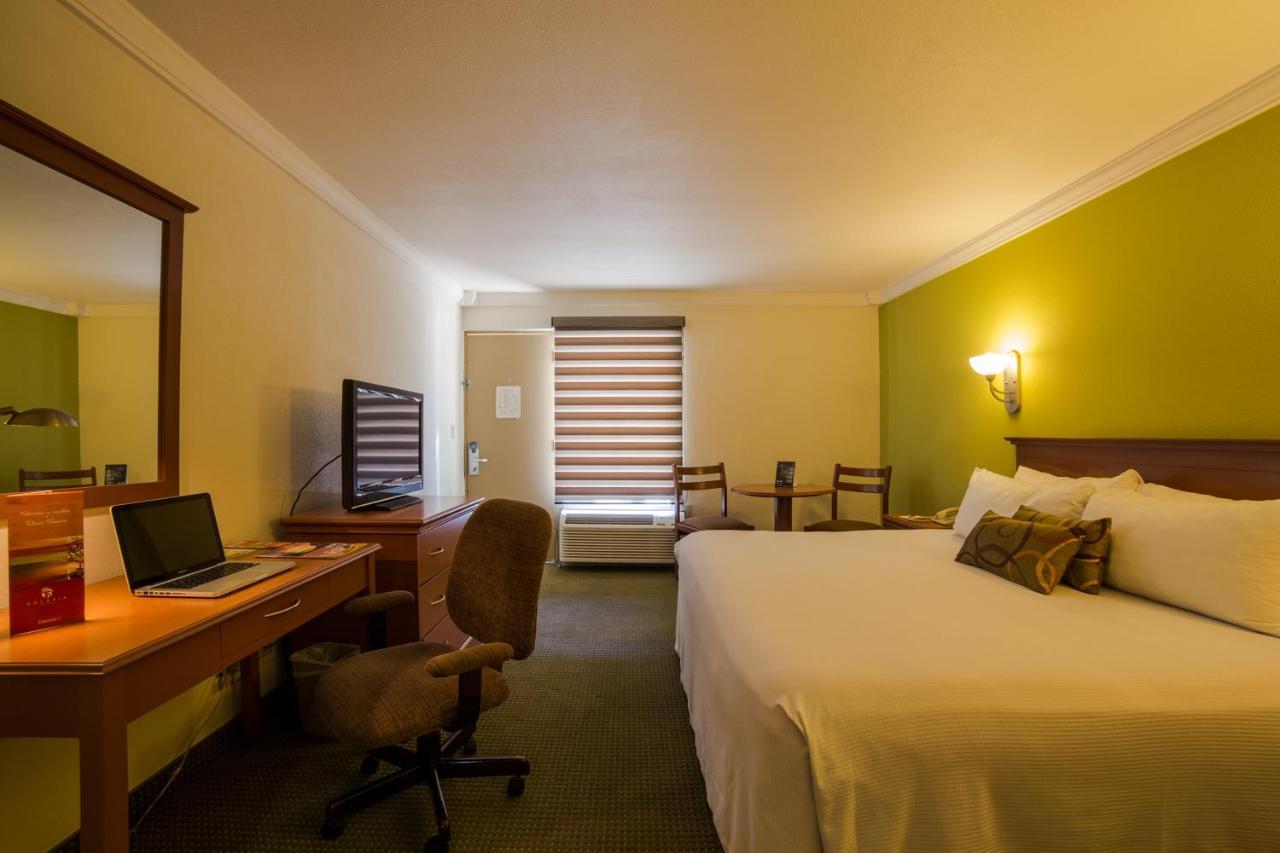 Hotel Calafia Mexicali Kültér fotó